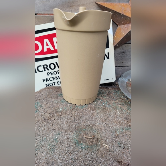 Tupperware Pitcher - Picture 3 of 6